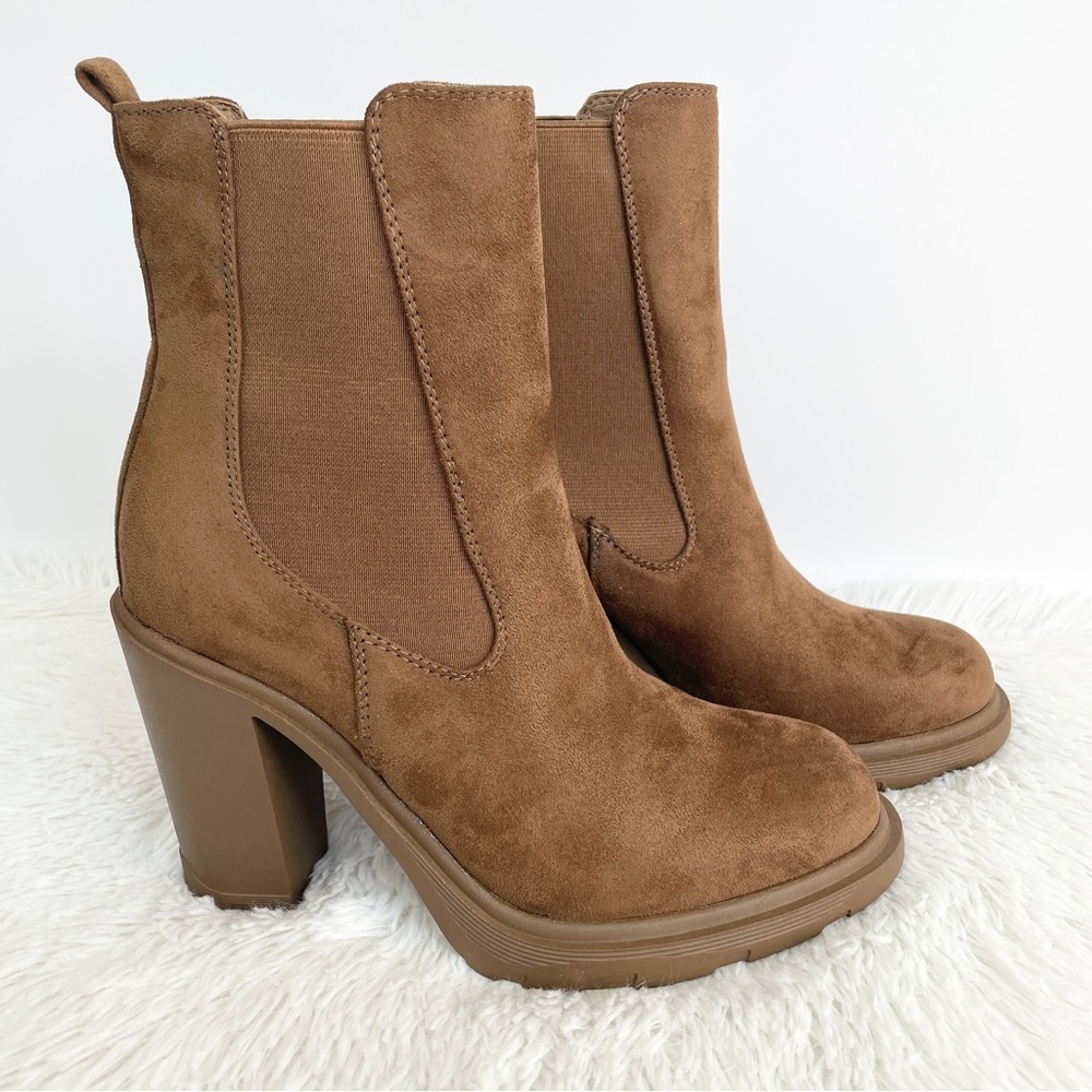 Nine West  Heel booties 9  10 thick heel booties faux suede